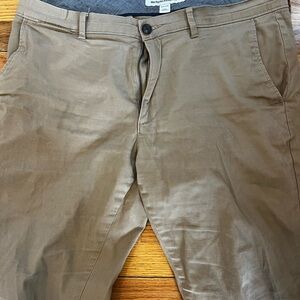 Amazon Essentials Men's Brown Chinos